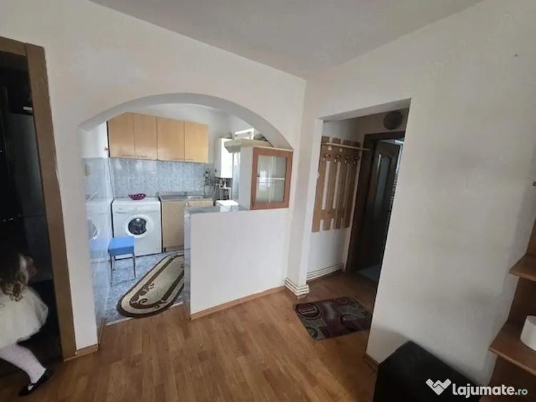 Apartament cu 3 camere in roman - 2