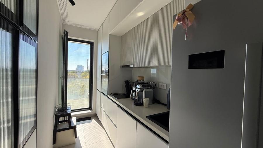 Apartament cu 3 camere decomandat, mobilat în P-ta Presei Libere