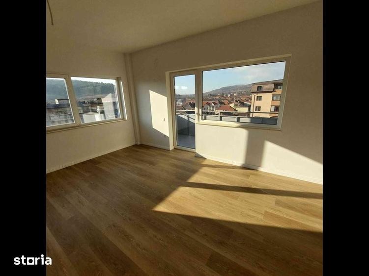 Apartament cu 3 camere în Baciu