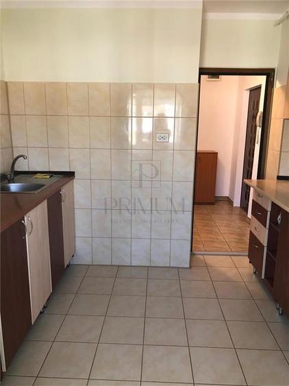 Apartament cu 3 camere decomandat în Baba-Dochia