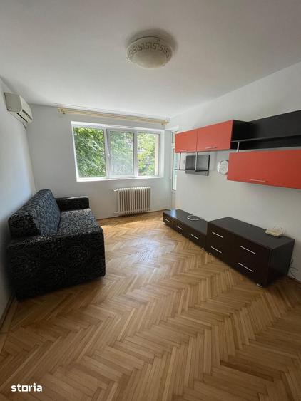 Apartament cu 3 camere semidecomandat în Drumul Taberei
