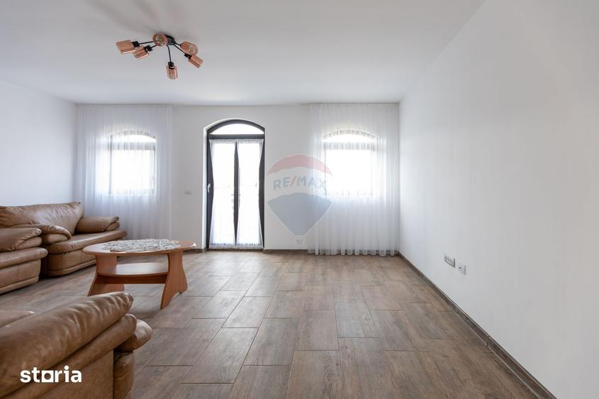 Casă cu 5 camere cu Teren 1000 Mp în Sărata