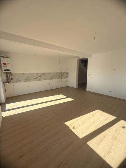 MOSNITA - COMPARTIMENTARE EXCELENTA - FOARTE SPATIOS - DUPLEX - 3