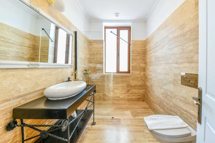 Apartament cu 2 camere decomandat în Exterior Vest