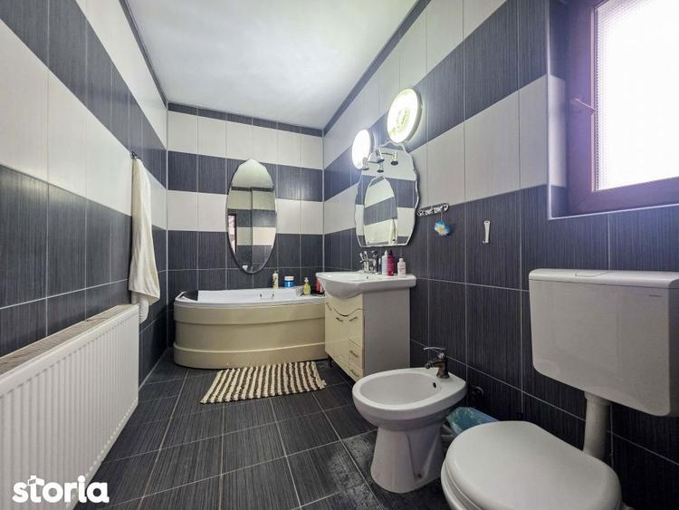 Casă cu 6 camere cu Teren 302 Mp în Valu lui Traian