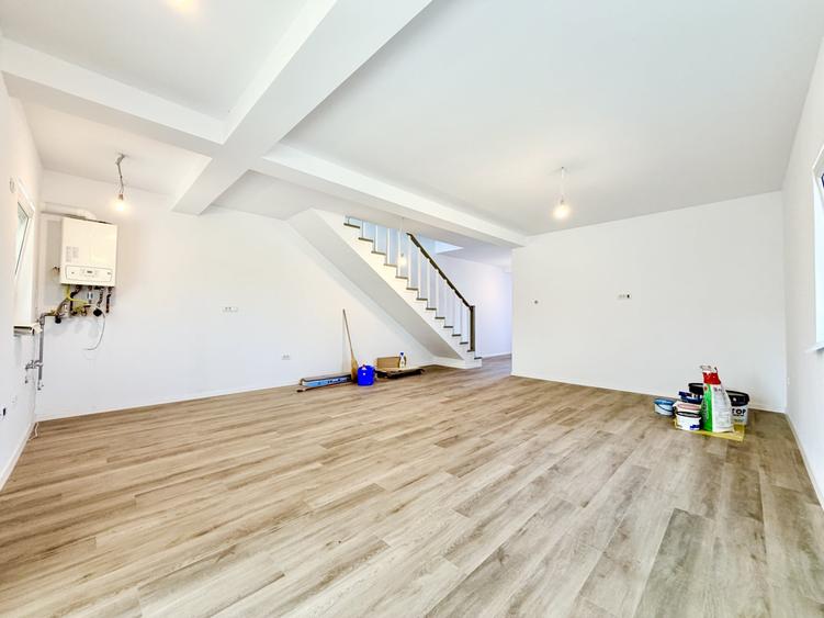 Duplex cu 4 camere cu Canalizare în Moșnița Nouă