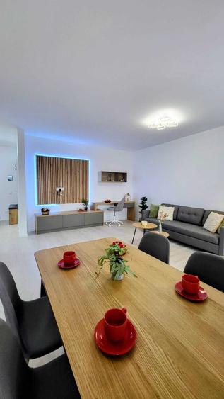 Apartament cu 2 camere decomandat, mobilat în Central