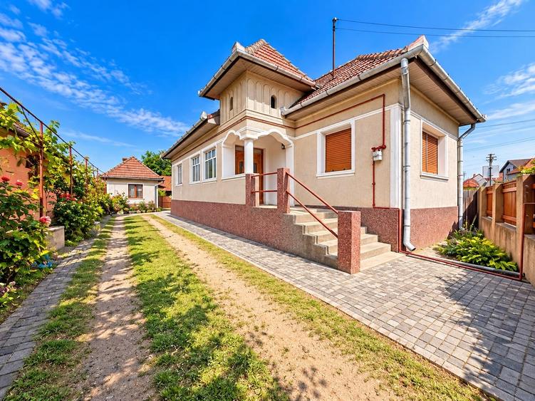 Casă individuală cu 3 camere cu Canalizare în Tiur