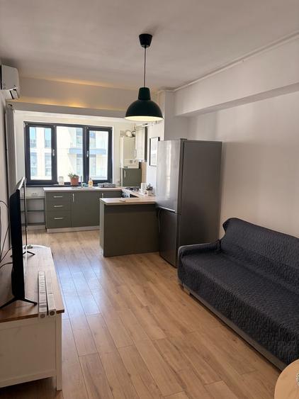 Apartament cu 2 camere decomandat, mobilat în Regie