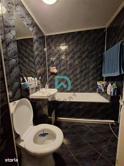 Apartament cu 3 camere decomandat în Astra