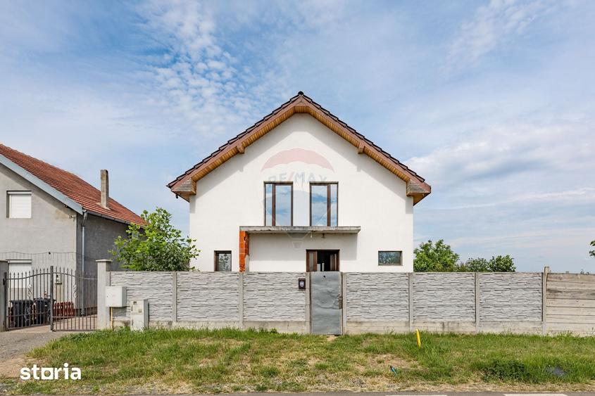 Casă cu 5 camere cu Teren 620 Mp în Macea
