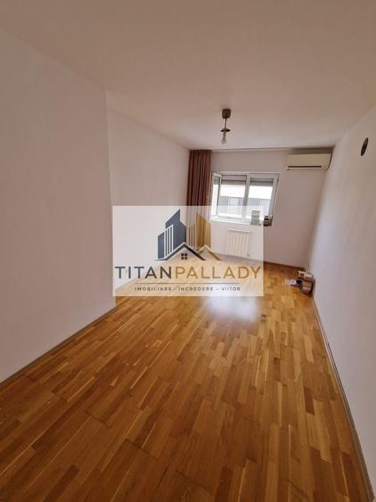 Apartament cu 3 camere decomandat în Nord-Est