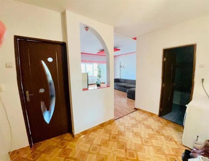 Garsonieră decomandată, mobilată în Gară