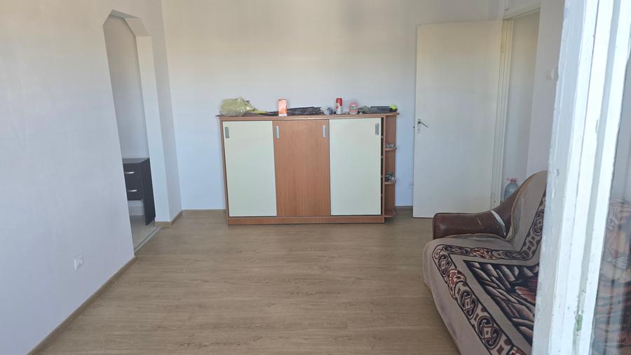 Apartament cu 3 camere semidecomandat în Astoria