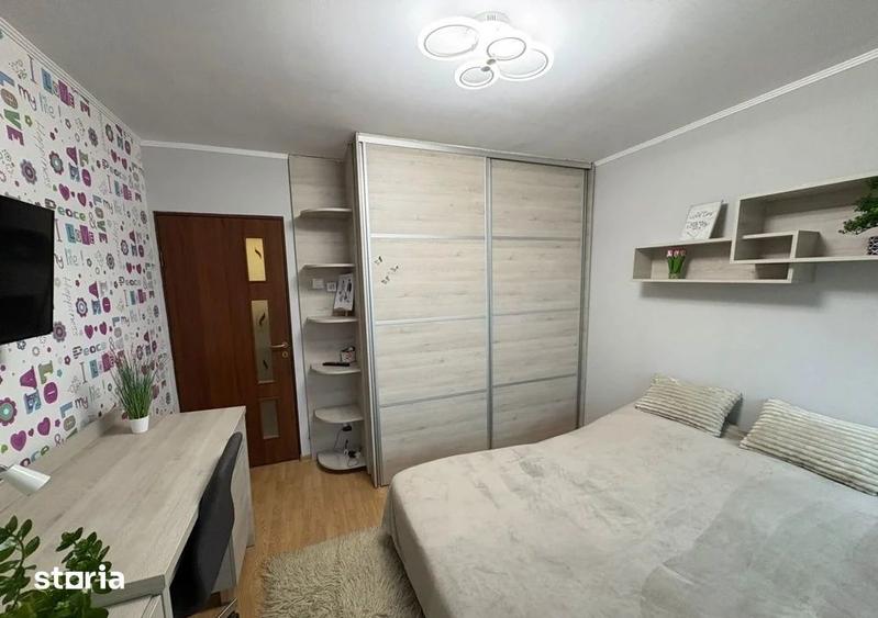 Apartament cu 3 camere, mobilat în Între Lacuri