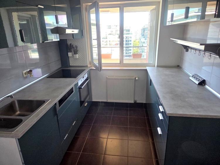 Apartament cu 3 camere decomandat, mobilat în Tei