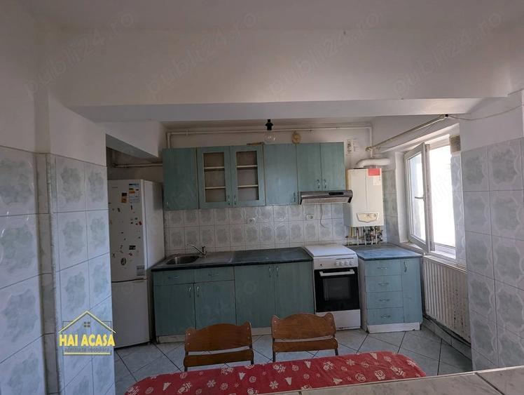Apartament cu 3 camere nedecomandat în Micro 16