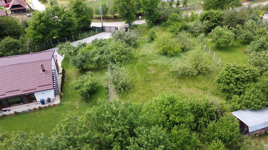 Teren Construcții intravilan de 800 mp, în Vâlcele