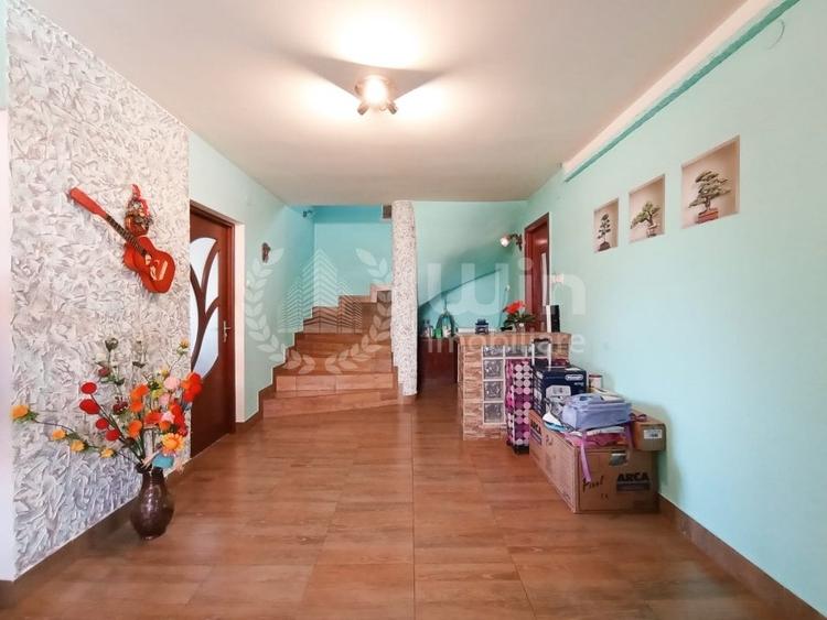 Casă individuală cu 7 camere cu Canalizare în Mărăști