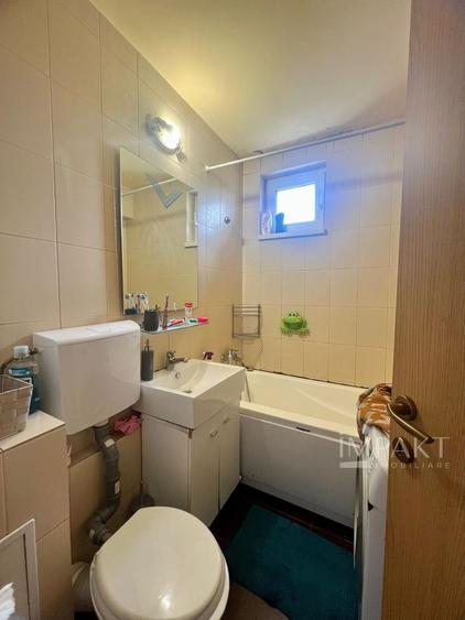 Apartament cu 3 camere semidecomandat în Grigorescu