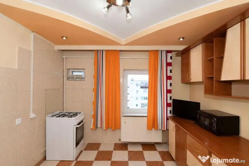 Apartament cu 3 camere decomandat în Prundu