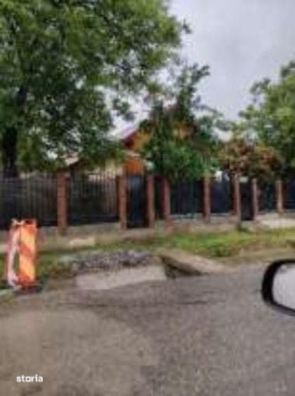Casă cu 4 camere în Dorobanț