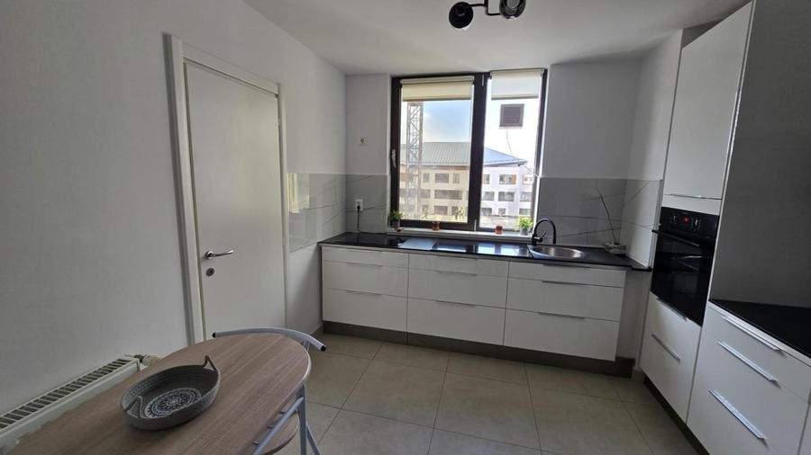 Apartament cu 5 camere decomandat, mobilat în Herăstrău