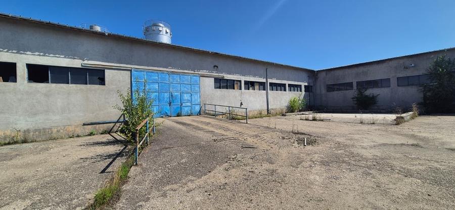 Spațiu industrial, de 2,411 mp, în Potlogi