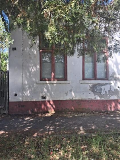 Casă cu 4 camere cu Canalizare în Central