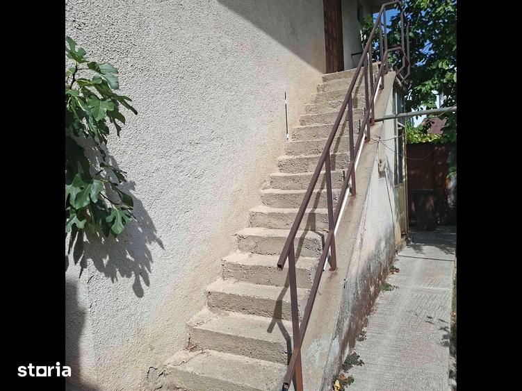 Casă cu 6 camere cu Teren 210 Mp în Rovine