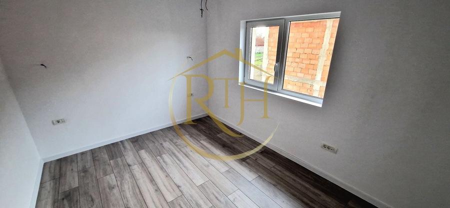 Duplex cu 4 camere cu Canalizare în Moșnița Veche