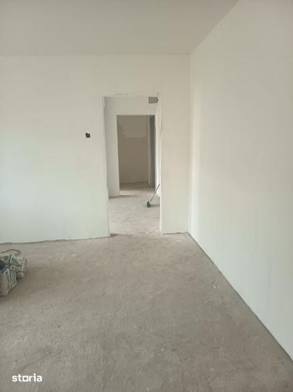 Vanzare apartament 3 camere semifinisat Targoviste- zona Hala - 1