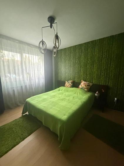 Apartament cu 4 camere semidecomandat, mobilat în Roșu