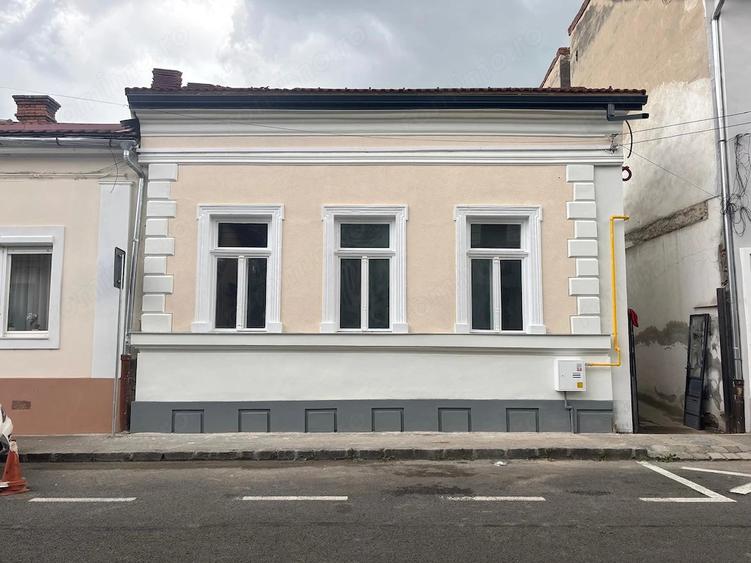Casă cu Teren 300 Mp în Central