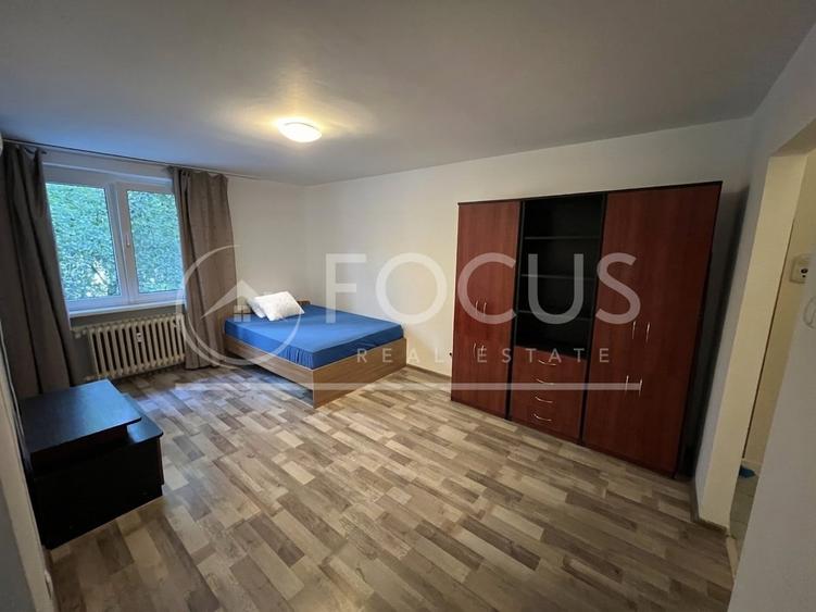 Apartament cu 3 camere semidecomandat, mobilat în Ștefan cel Mare