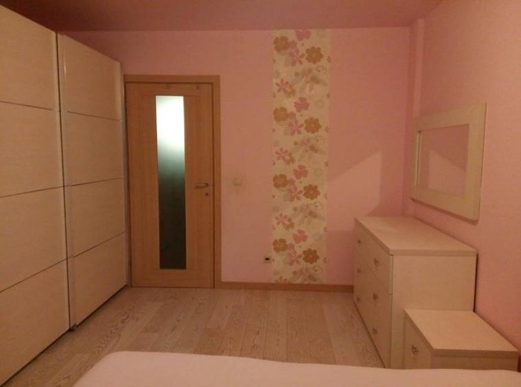 Apartament cu 4 camere semidecomandat în Europa