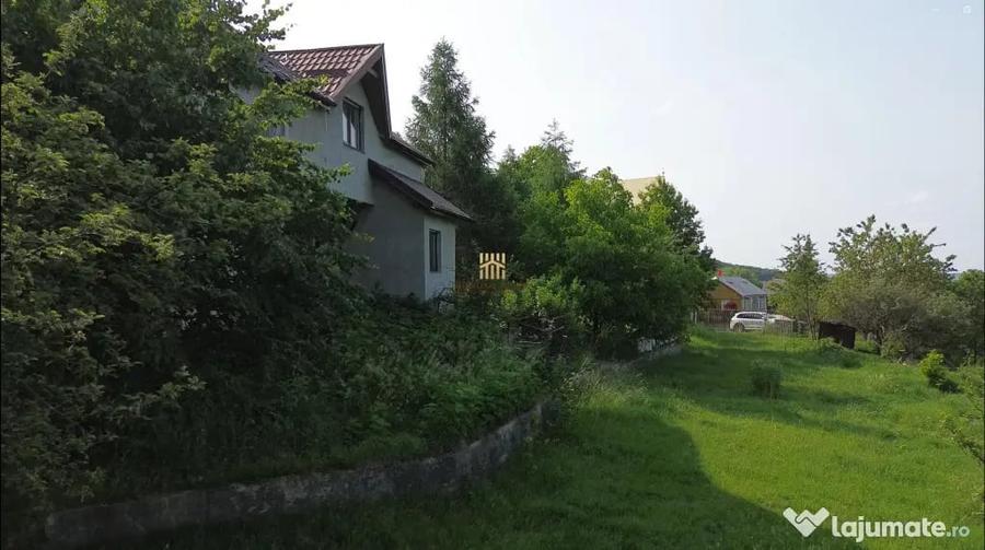 Teren de 4863 mp, în Adâncata