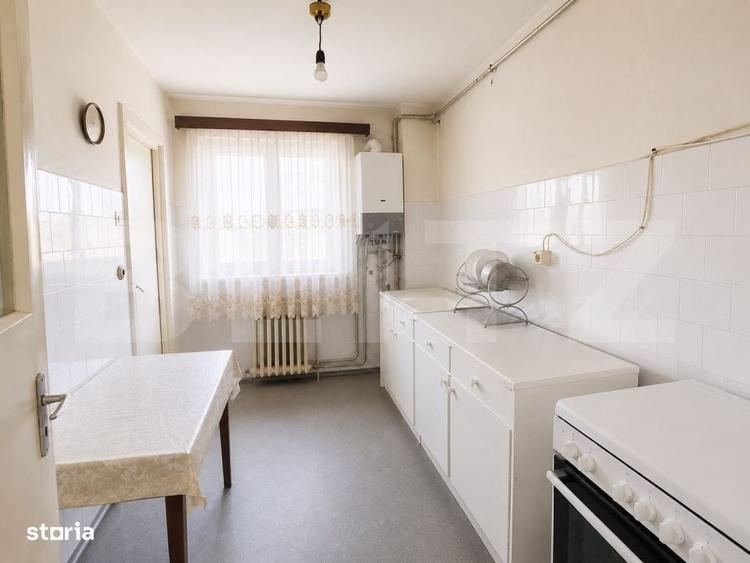 Apartament cu 4 camere decomandat în Central