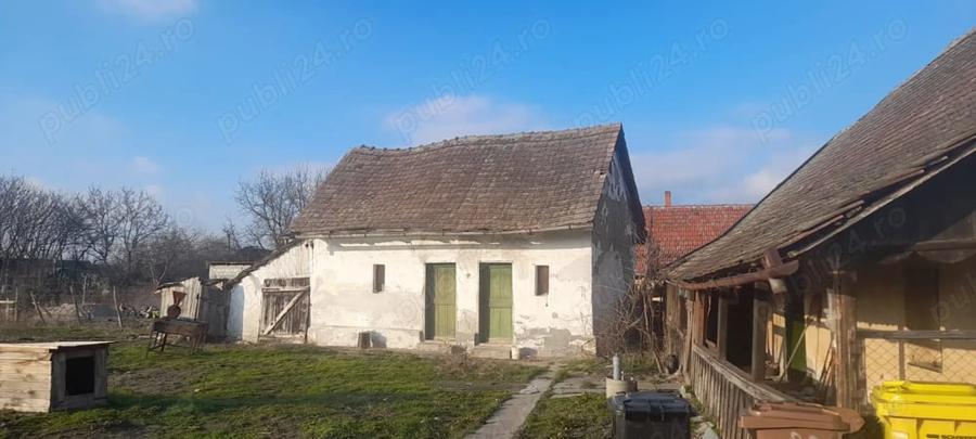 Casă cu 2 camere cu Teren 3680 Mp în Central