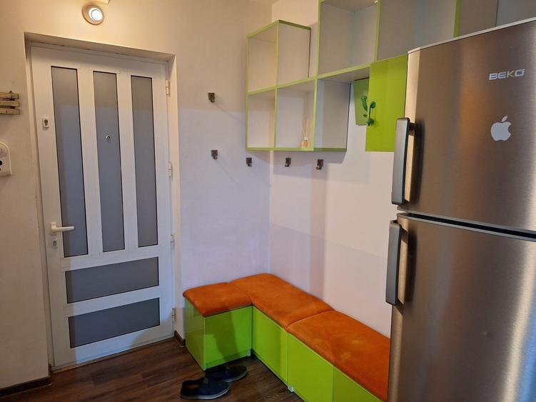 Apartament cu 2 camere semidecomandat, mobilat în Piața Centrală