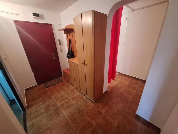 Apartament cu 3 camere decomandat în Aradului