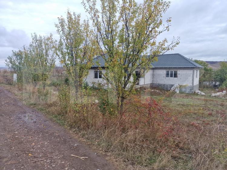Casă individuală cu 4 camere cu Teren 948 Mp în Mociu