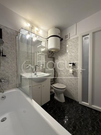 Apartament cu 3 camere semidecomandat, mobilat în Obor