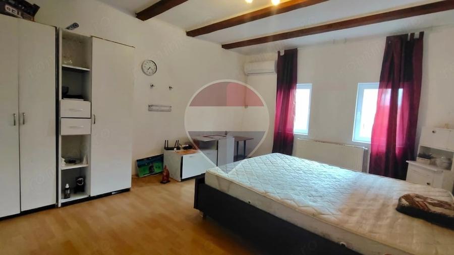 Casă cu 3 camere în Schei
