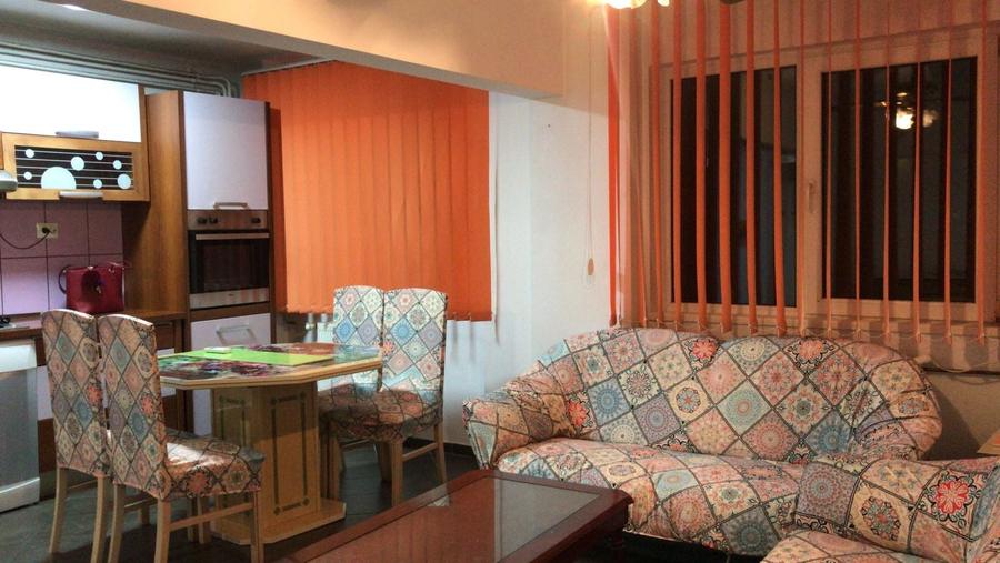 Apartament cu 4 camere decomandat în Drumul Taberei