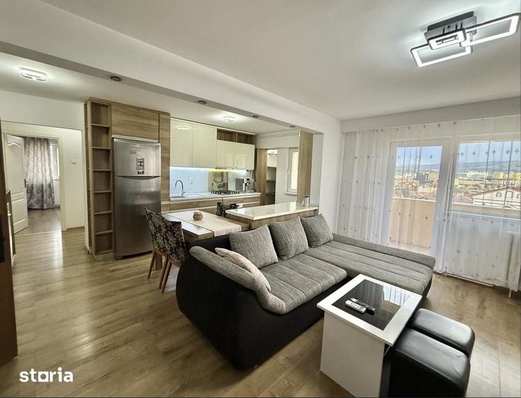 Apartament cu 4 camere decomandat în Între Lacuri