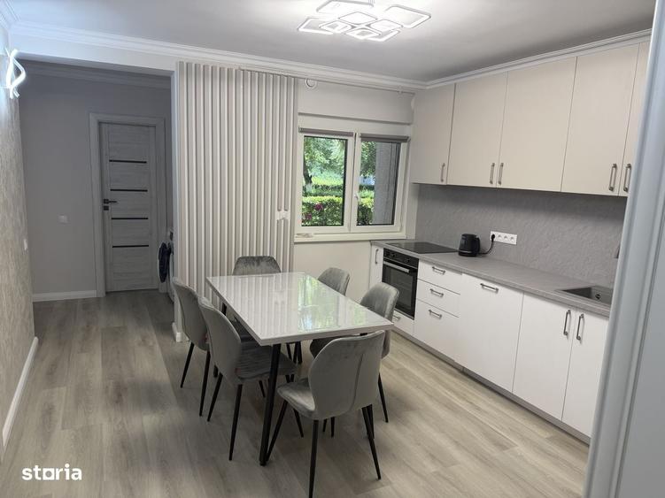 Apartament cu 3 camere decomandat în Cornișa