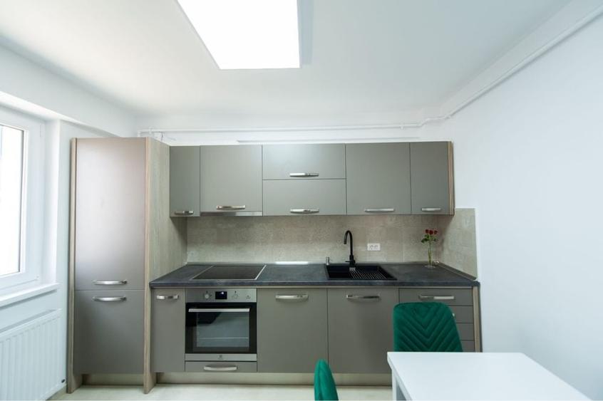Apartament cu 3 camere decomandat în Micești