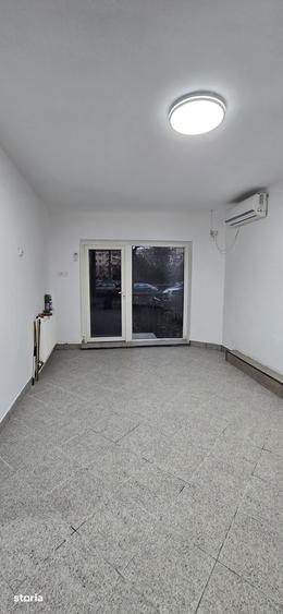 Spațiu comercial, de 34 mp, în Micro 6