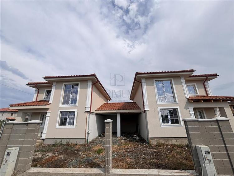 Duplex cu 4 camere cu Canalizare în Moșnița Nouă